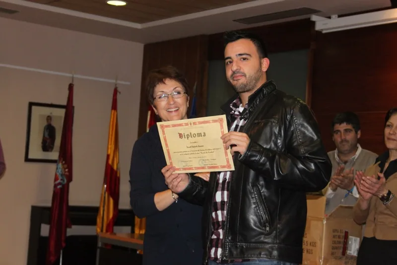 Obra de David Preciado gana el concurso de postales navideñas de Alfaro