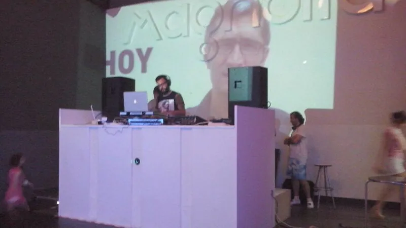 Obra de Dee Worthe, entre los DJs de 'La peña se vuelve loca' de Botanic Tudela